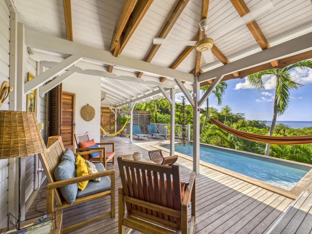 16.Location Villa piscine Deshaies Guadeloupe_Terrase vue mer